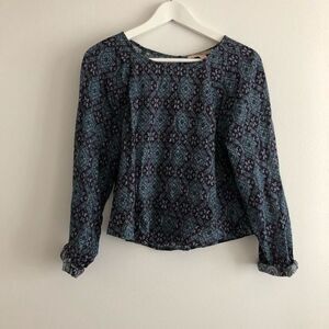 5/$15 Forever 21 Aztec long‎ sleeves blouse